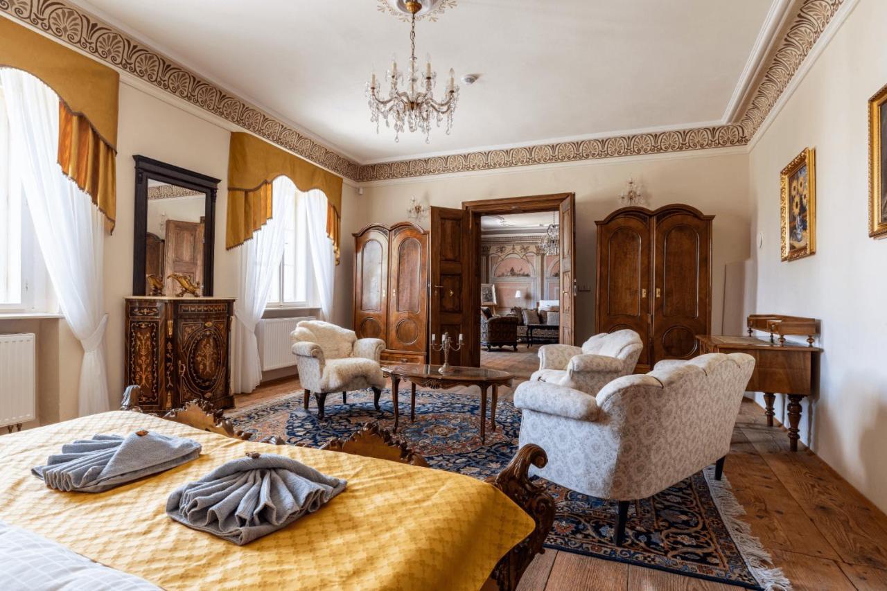 Ambrozuv Dvur Apartment Pouzdrany Ngoại thất bức ảnh