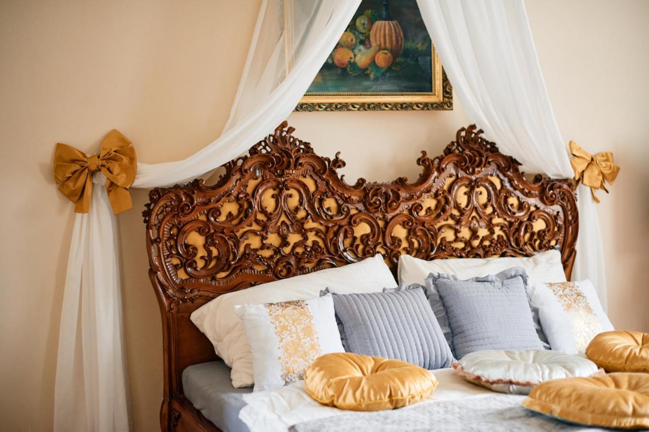 Ambrozuv Dvur Apartment Pouzdrany Ngoại thất bức ảnh