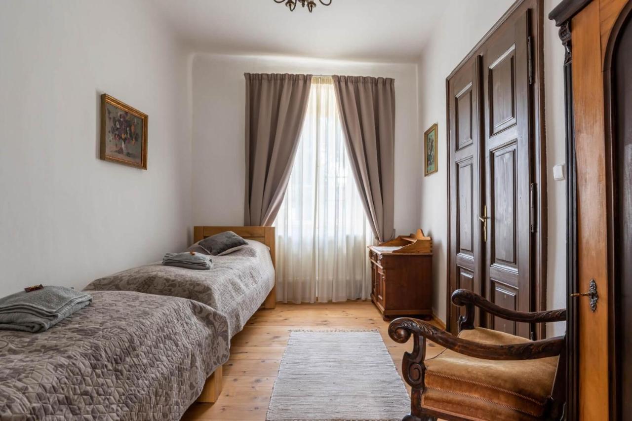 Ambrozuv Dvur Apartment Pouzdrany Ngoại thất bức ảnh